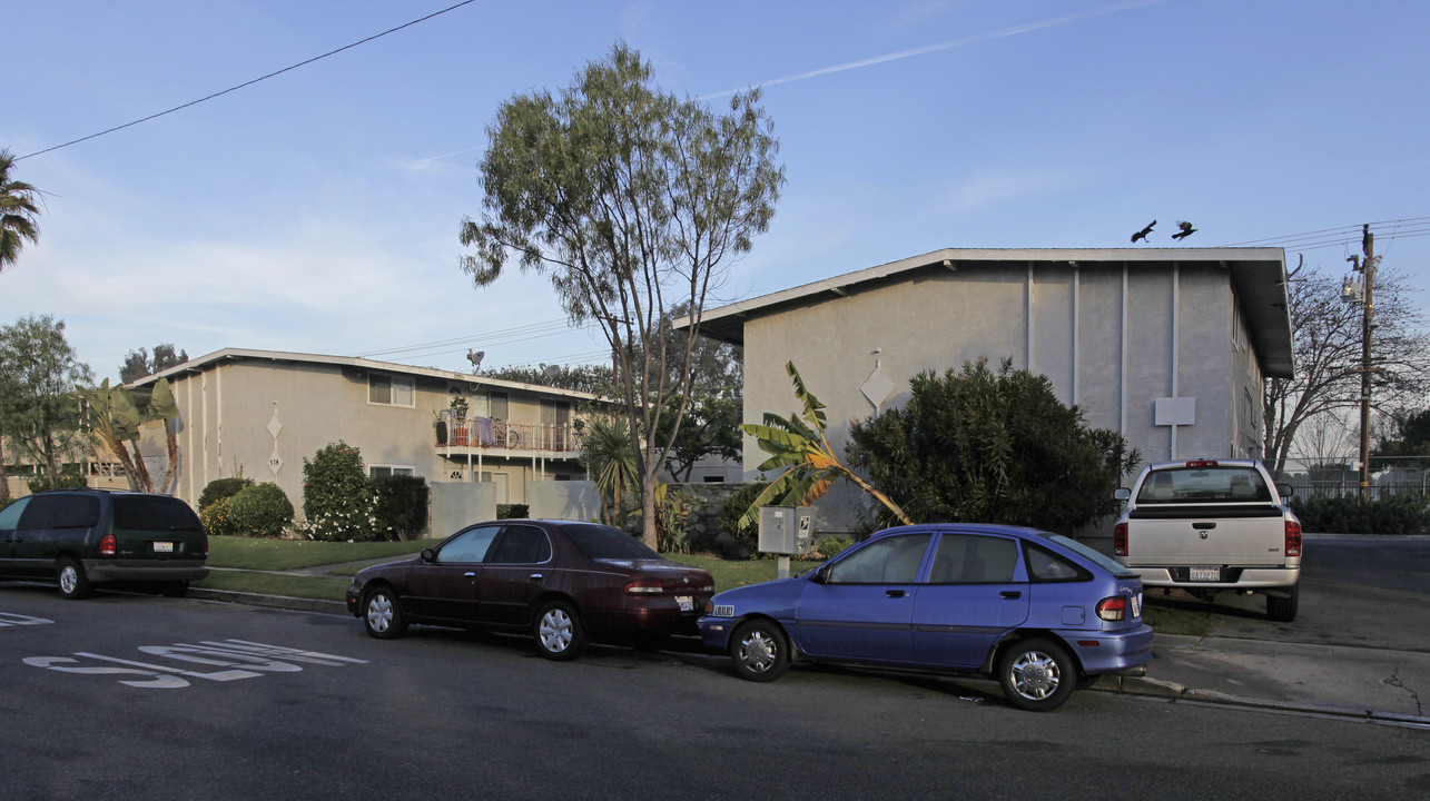 578 Joann St in Costa Mesa, CA - Foto de edificio