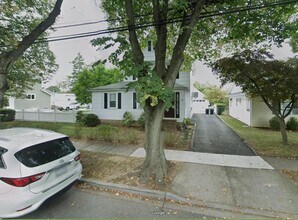 104 Sheridan Ave in Williston Park, NY - Building Photo - Building Photo