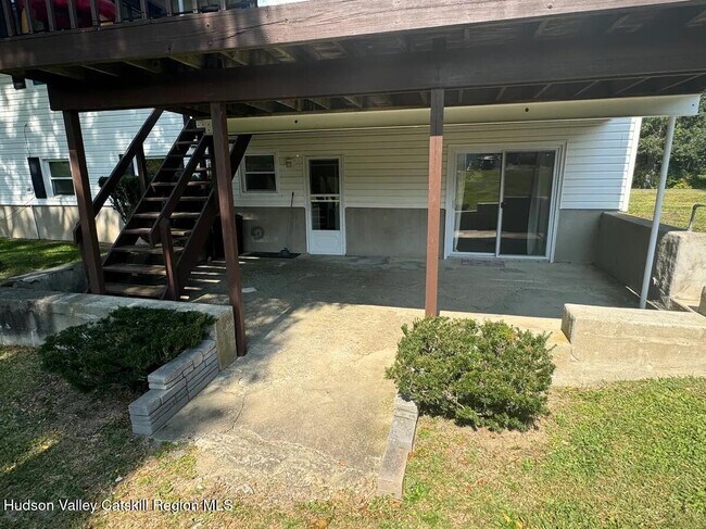 249 NY-32 in New Paltz, NY - Building Photo - Building Photo