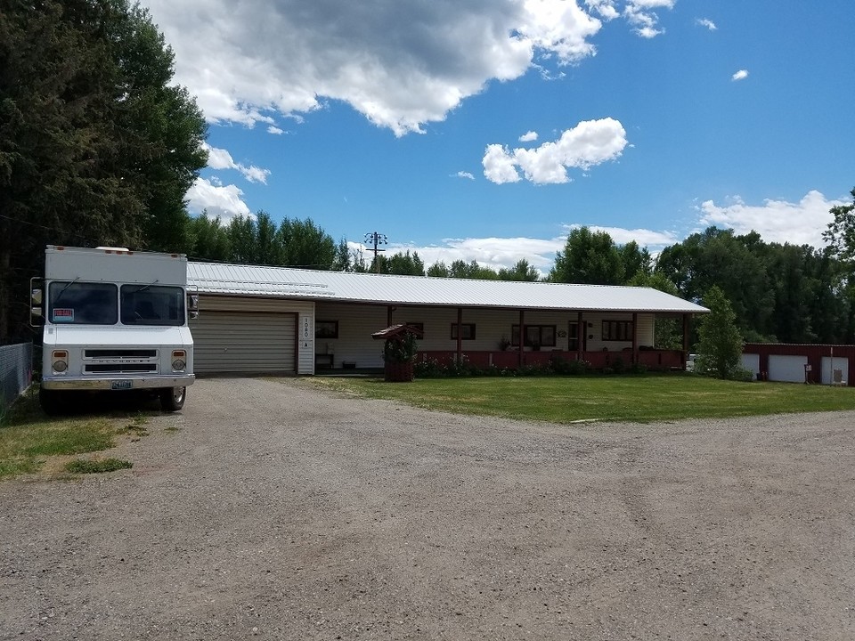 1080 S Park Loop Rd in Jackson, WY - Building Photo