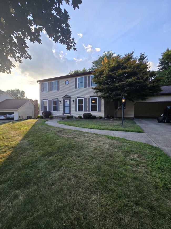 2325 Cold Stream Ave NE in Canton, OH - Building Photo - Building Photo