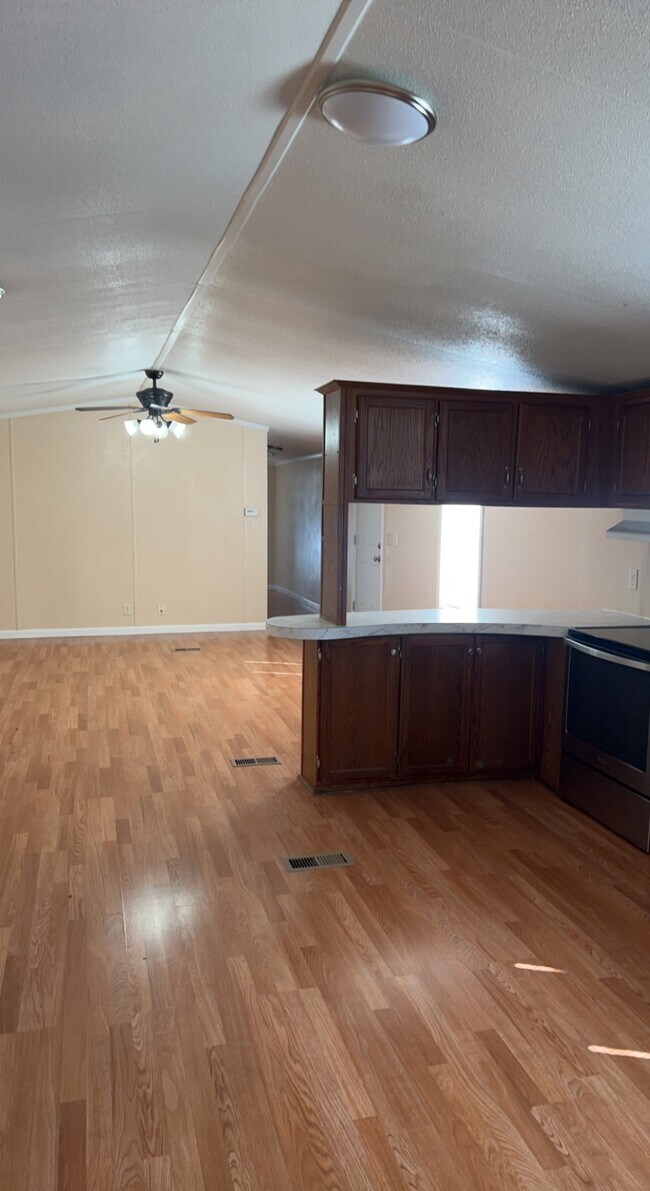 134 Cleveland MHP in Cleveland, TX - Building Photo - Building Photo