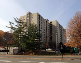 Sentinel of Landmark in Alexandria, VA - Foto de edificio - Building Photo