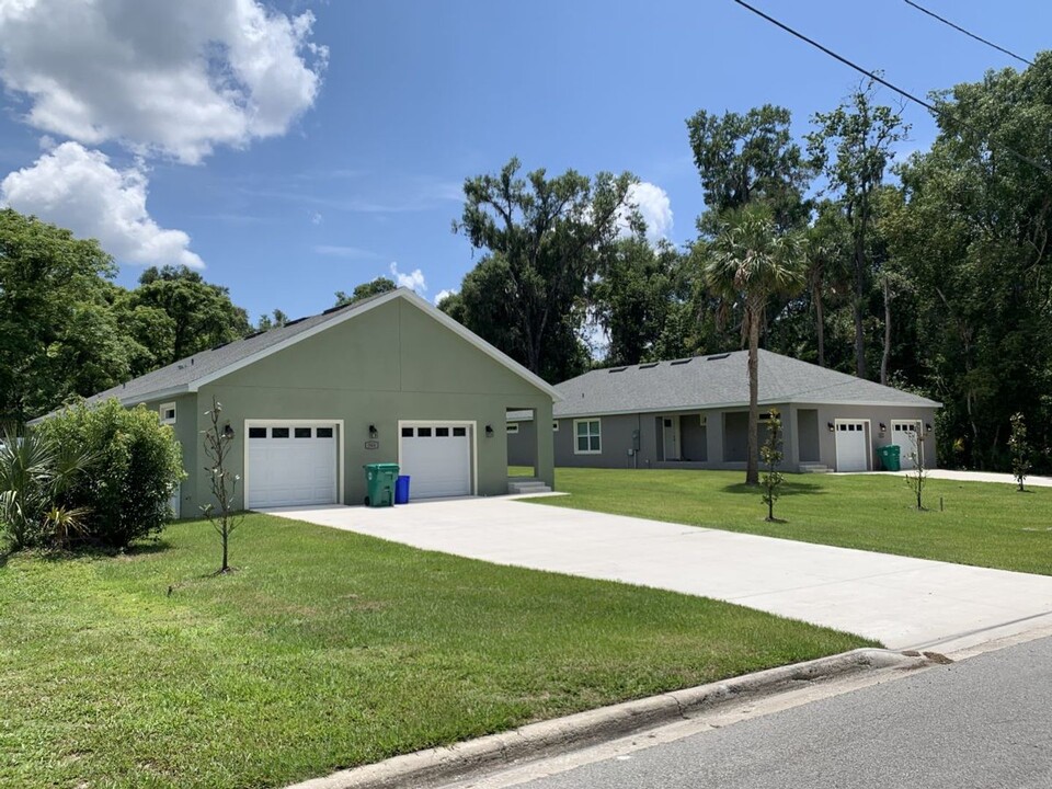 342 E Wisconsin Ave in DeLand, FL - Foto de edificio