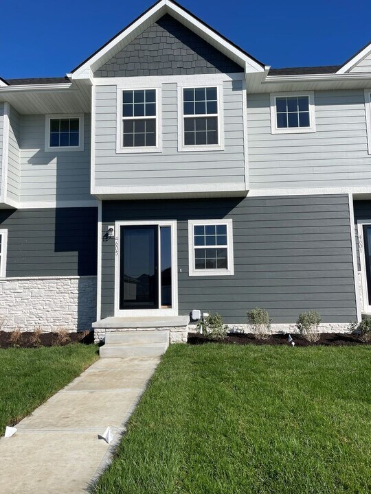 4605 Leawood Ct in Papillion, NE - Building Photo