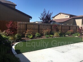 3901 W Jerome Ave in Visalia, CA - Foto de edificio - Building Photo
