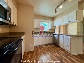 677 Buzianis Way in Tooele, UT - Building Photo - Building Photo