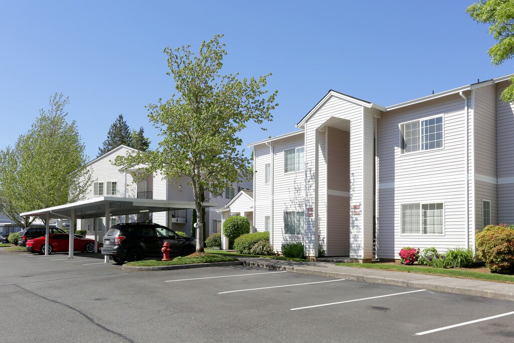 Cascadia Village Apartments in Sandy, OR