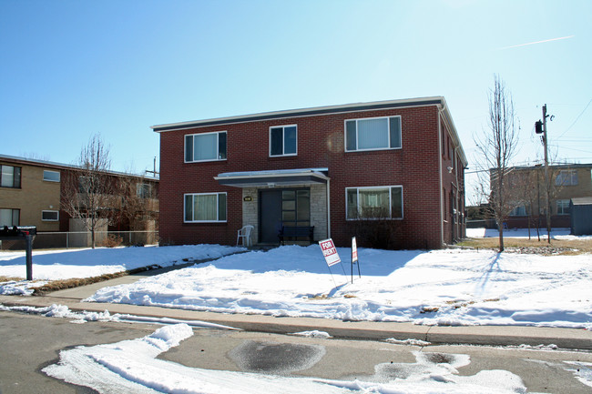 10500 W 8th Ave in Lakewood, CO - Foto de edificio - Building Photo