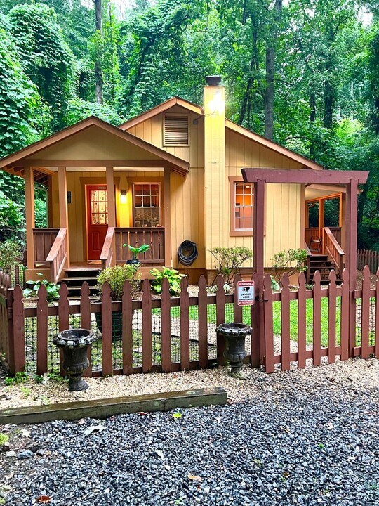288 Beaucatcher Rd in Asheville, NC - Building Photo