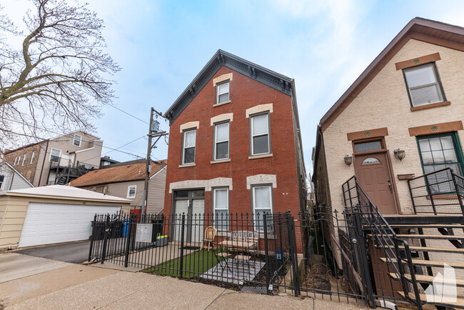 2045 N Wolcott Ave, Unit 1R