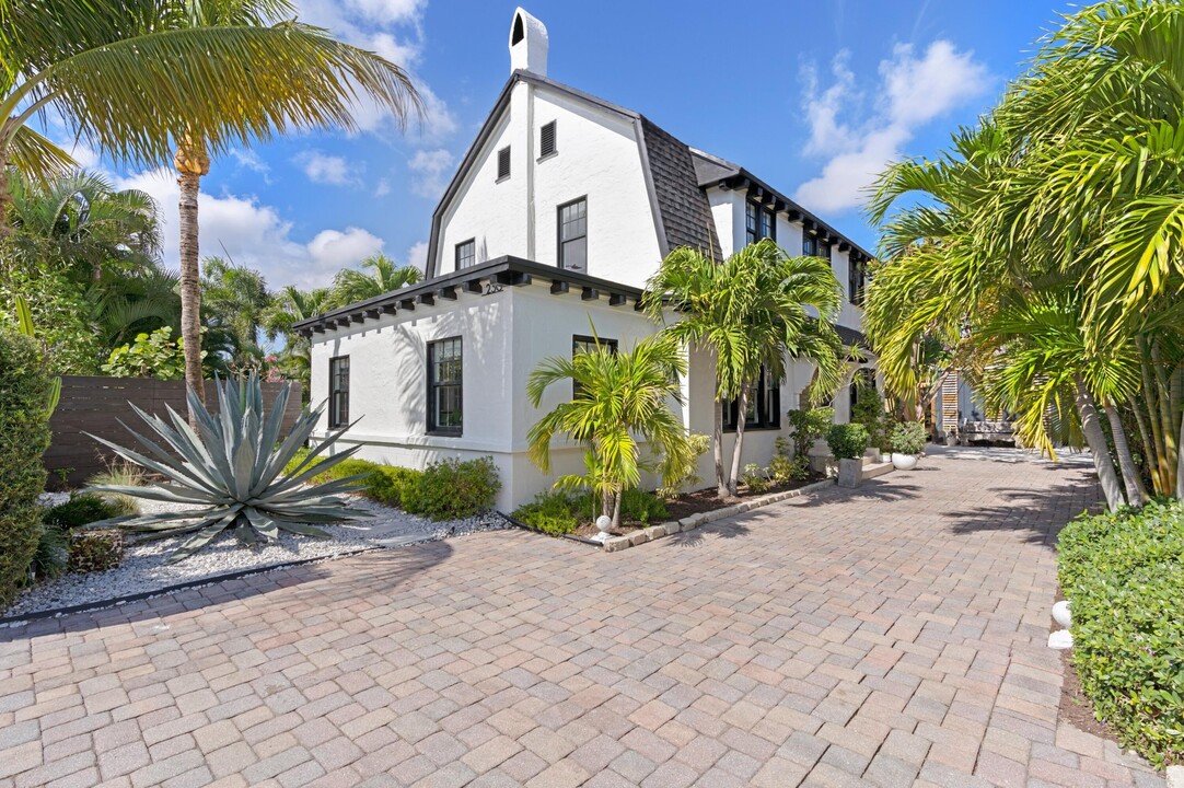 230 Princeton Dr in Lake Worth Beach, FL - Building Photo