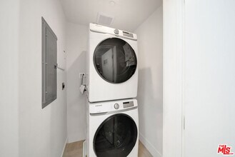 408 1/2 N Kenmore Ave in Los Angeles, CA - Building Photo - Building Photo