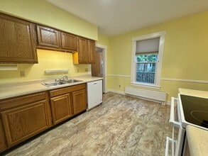 246 Elm St in Bangor, ME - Building Photo - Building Photo