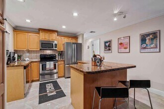 720 SE 5th Ave in Pompano Beach, FL - Foto de edificio - Building Photo