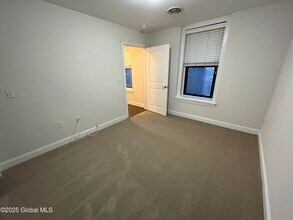 33 2nd Ave in Troy, NY - Foto de edificio - Building Photo