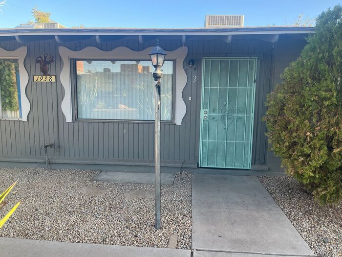 1938 W Berridge Ln in Phoenix, AZ - Building Photo
