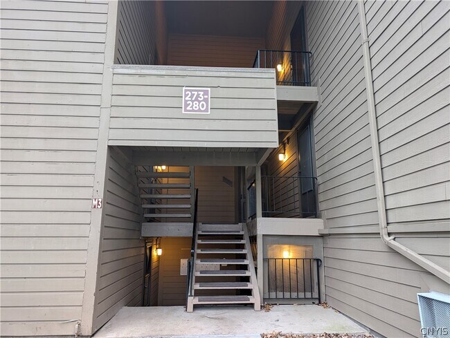 273 Watertree Dr in East Syracuse, NY - Building Photo - Building Photo