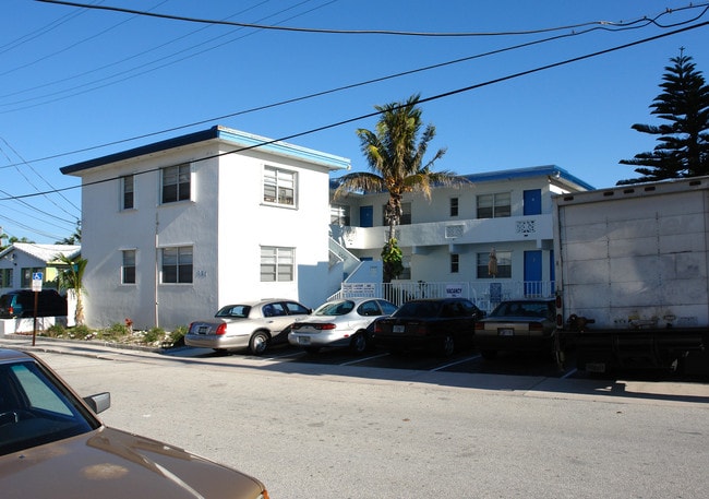 323 Monroe St in Hollywood, FL - Building Photo - Building Photo