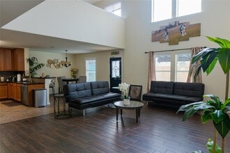 19020 Alnwick Castle Dr in Pflugerville, TX - Building Photo - Building Photo