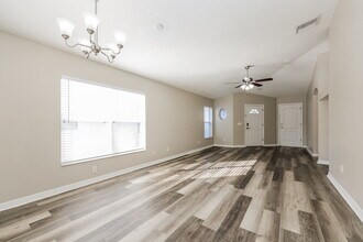 8003 Canterbury Lake Blvd in Tampa, FL - Building Photo - Building Photo