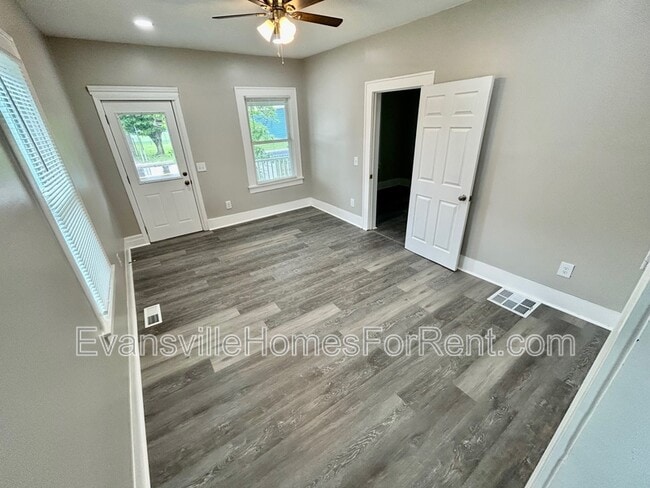 712 S Barker Ave in Evansville, IN - Building Photo - Building Photo