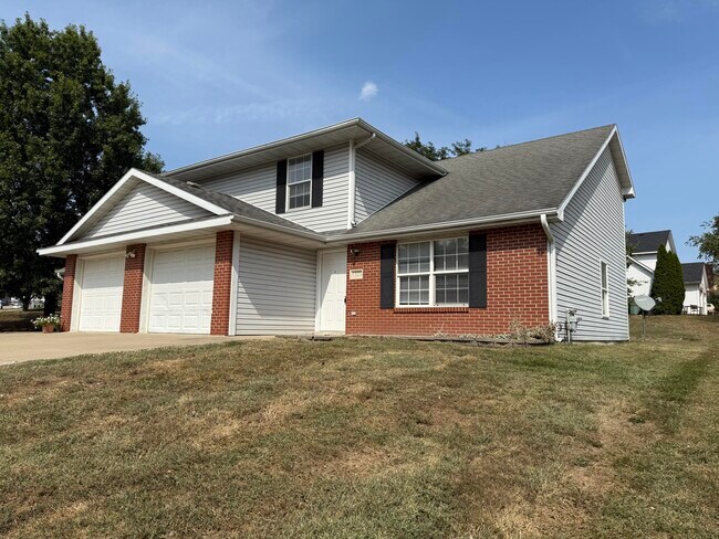 1326 N Frideriki Dr in Columbia, MO - Building Photo - Building Photo