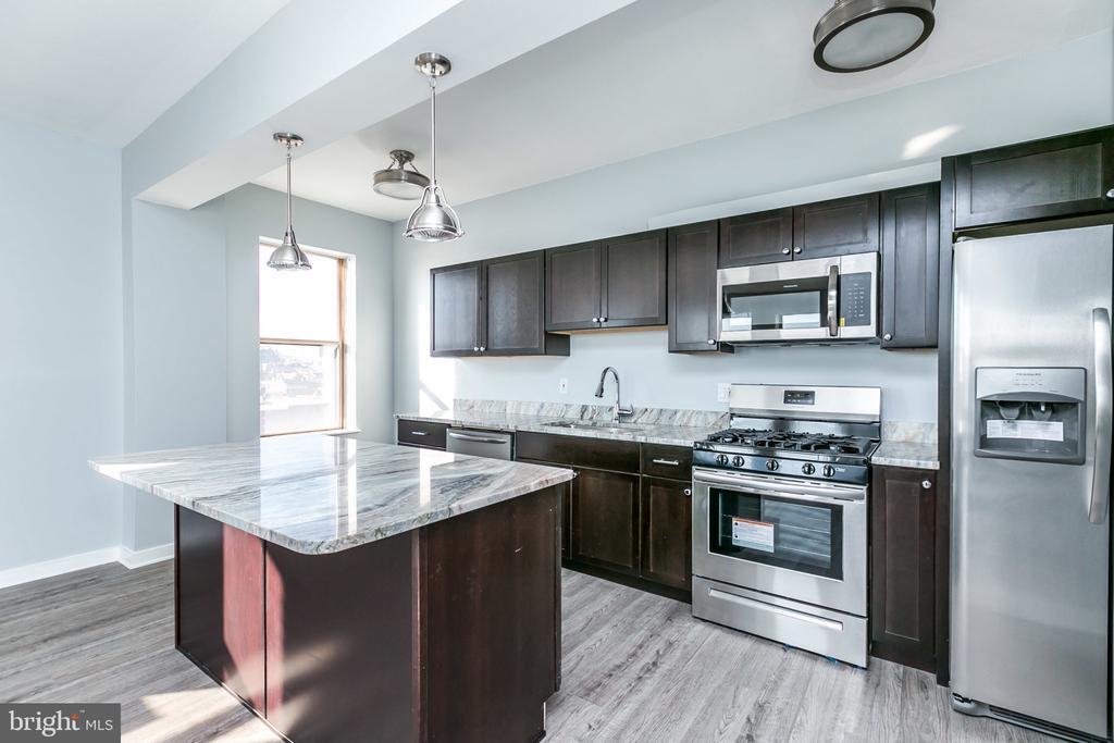 1001 St Paul St in Baltimore, MD - Building Photo