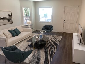 2650 S La Salle Ave in Los Angeles, CA - Foto de edificio - Building Photo