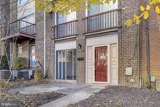 14414 Taos Ct in Aspen Hill, MD - Foto de edificio - Building Photo