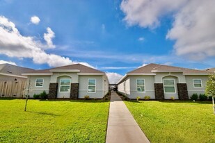 1812 Davenport St, Unit 2 in Weslaco, TX - Building Photo