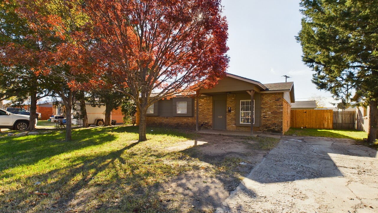 563 E 44th St in Lubbock, TX - Building Photo