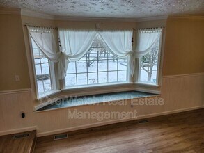 2000 Colony Loop in Anchorage, AK - Foto de edificio - Building Photo