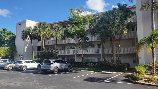 2002 Granada Dr in Coconut Creek, FL - Building Photo - Building Photo