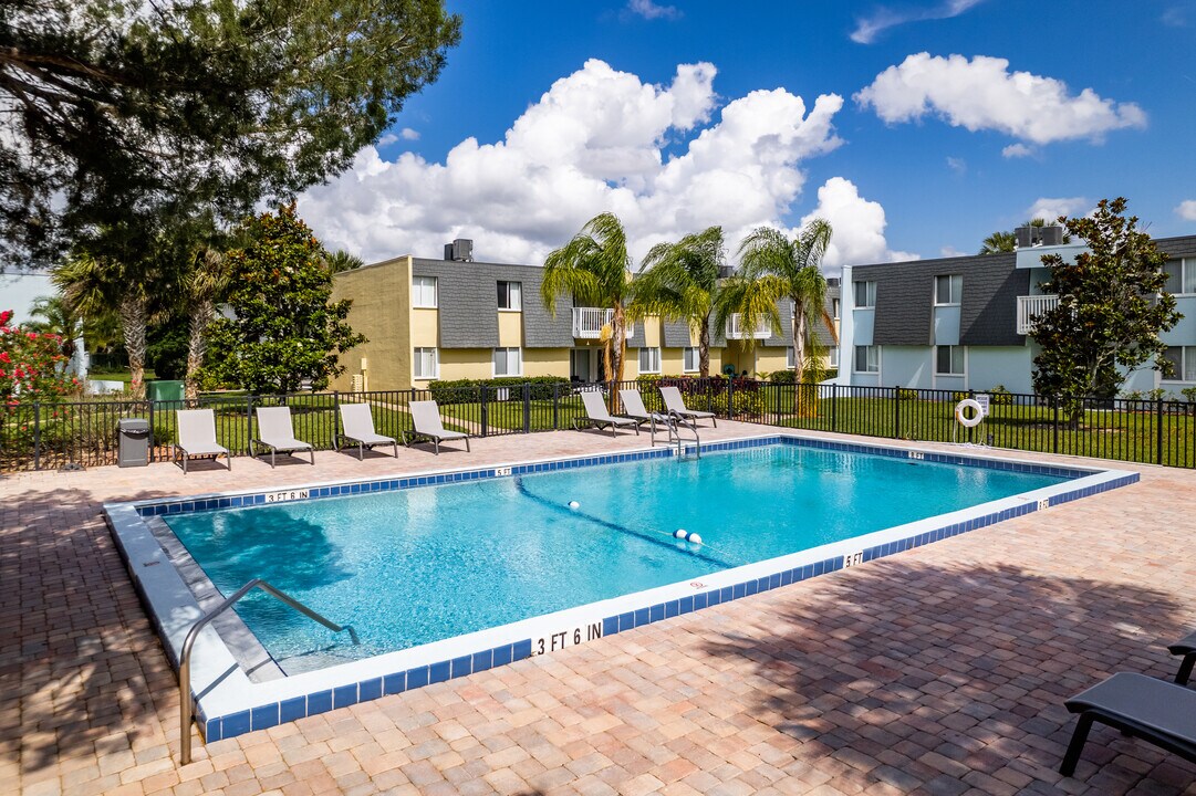 Sailpoint Bay Apartments in Daytona Beach, FL - Building Photo