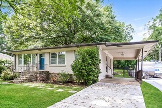 81 Hill St SE in Marietta, GA - Foto de edificio - Building Photo