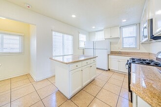 2943 Walton Ave in Los Angeles, CA - Building Photo - Building Photo