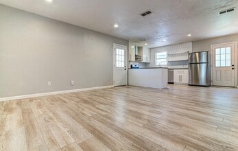 8523 Brookfield Dr in Austin, TX - Building Photo - Building Photo