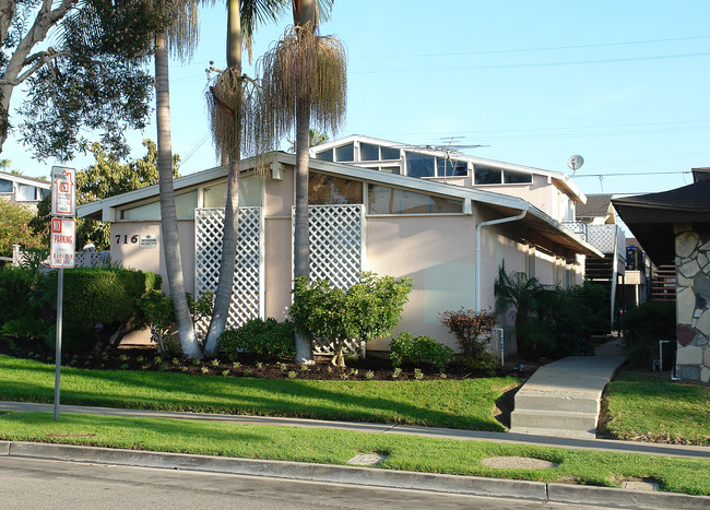 716 James St in Costa Mesa, CA - Foto de edificio - Building Photo