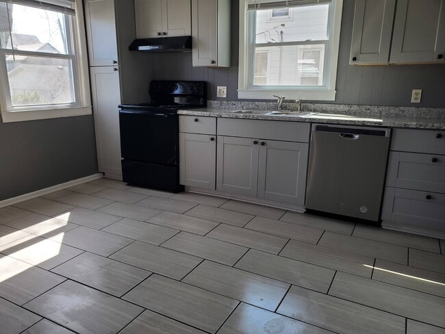 2104 5th St in Peru, IL - Building Photo - Building Photo