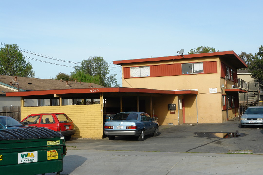 6585 Graham Ave in Newark, CA - Building Photo