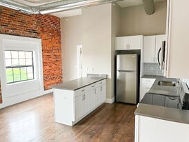 1212 Meridian Flats in Anderson, IN - Building Photo