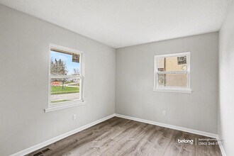 217 Moorfield Dr in Gahanna, OH - Foto de edificio - Building Photo