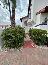 8735 Villa Ariel Ln in Las Vegas, NV - Foto de edificio - Building Photo