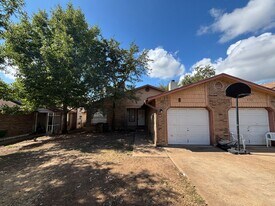 2105 Courtney St in Austin, TX - Building Photo