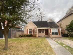 4425 Ione St in Bellaire, TX - Building Photo - Building Photo