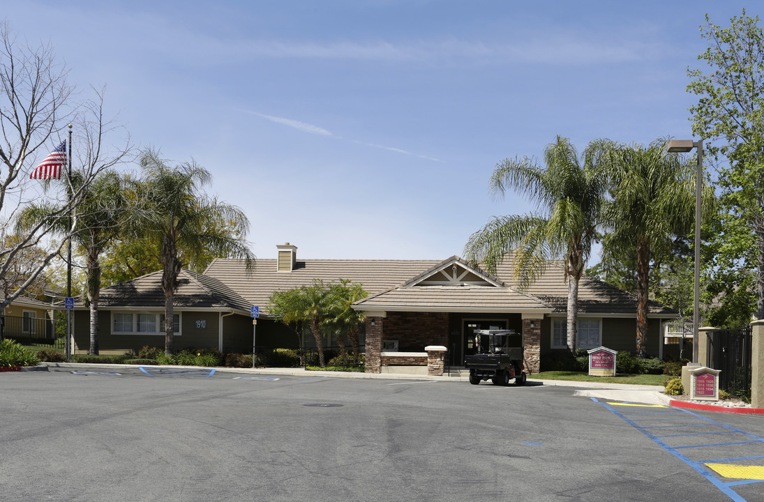 Vintage Terrace Senior Apartments in Corona, CA - Foto de edificio