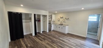 201 NE 2nd Ave, Unit Studio in Dania Beach, FL - Building Photo