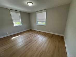 1109 Pulaski Rd in East Northport, NY - Building Photo - Building Photo