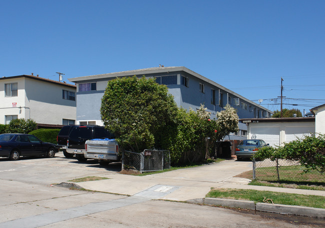 2038 Reed Ave in San Diego, CA - Building Photo - Building Photo